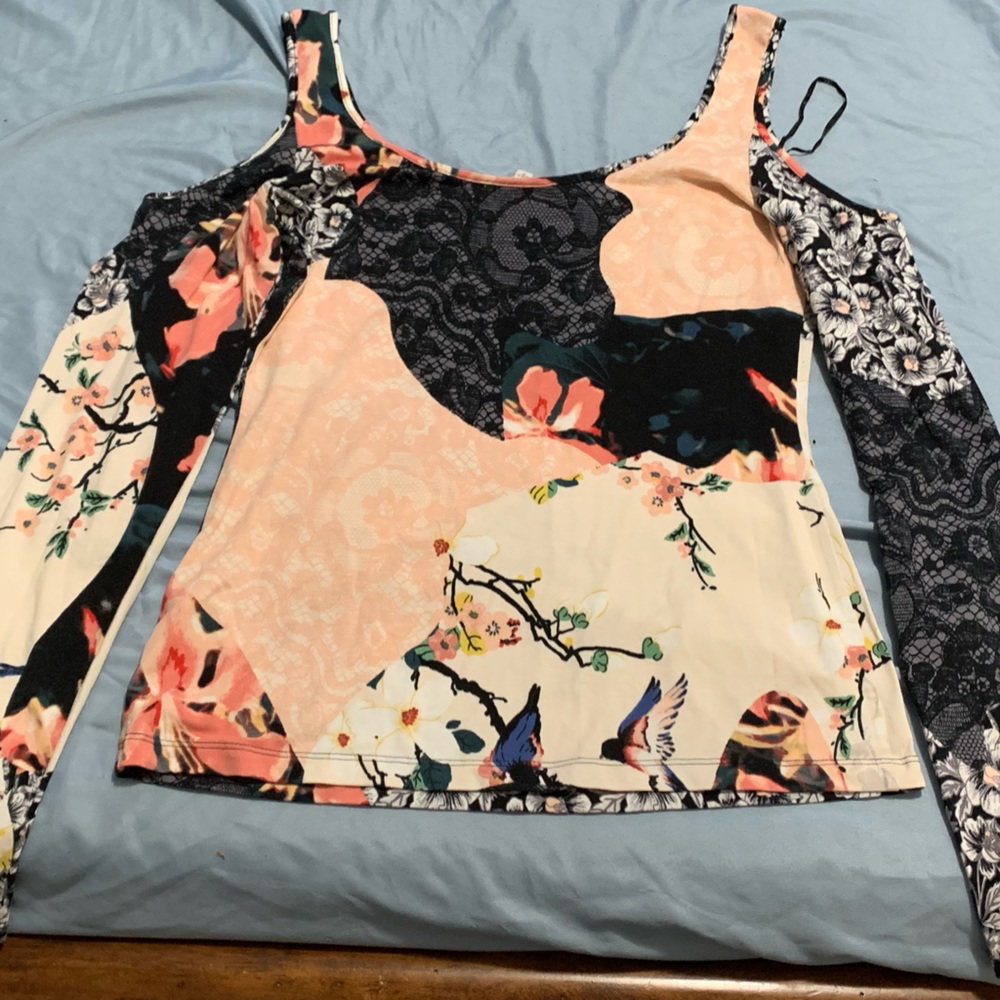 Guess top